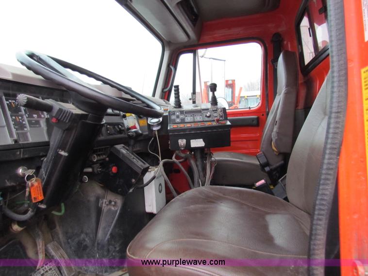 image for item B7126 1997 International 4900 tandem axle dump truck