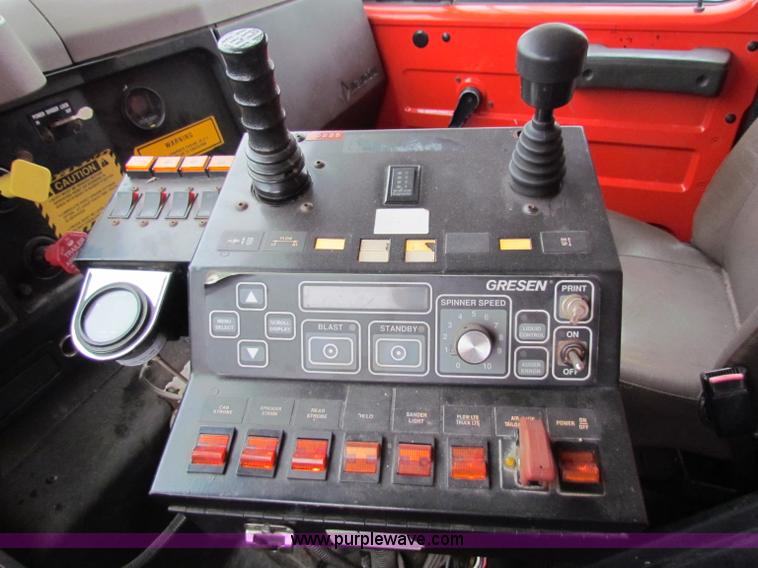 image for item B7126 1997 International 4900 tandem axle dump truck