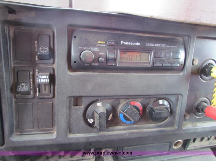 image for item B7126 1997 International 4900 tandem axle dump truck