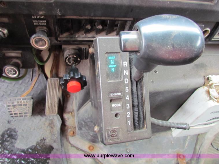 image for item B7126 1997 International 4900 tandem axle dump truck