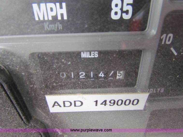 image for item B7126 1997 International 4900 tandem axle dump truck