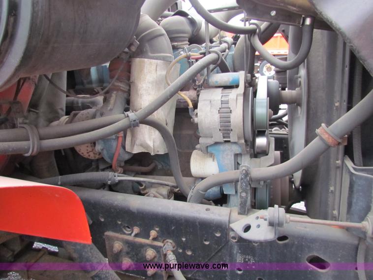 image for item B7126 1997 International 4900 tandem axle dump truck