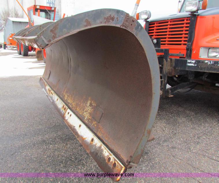 image for item B7126 1997 International 4900 tandem axle dump truck