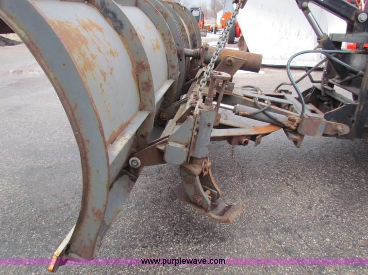 image for item B7126 1997 International 4900 tandem axle dump truck