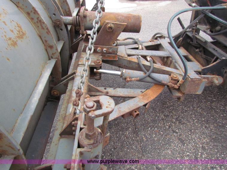 image for item B7126 1997 International 4900 tandem axle dump truck