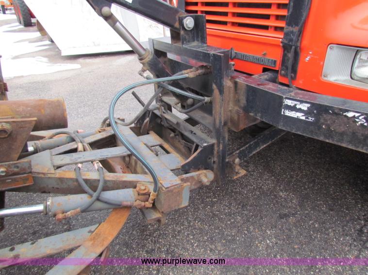 image for item B7126 1997 International 4900 tandem axle dump truck