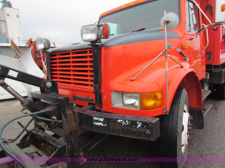 image for item B7126 1997 International 4900 tandem axle dump truck