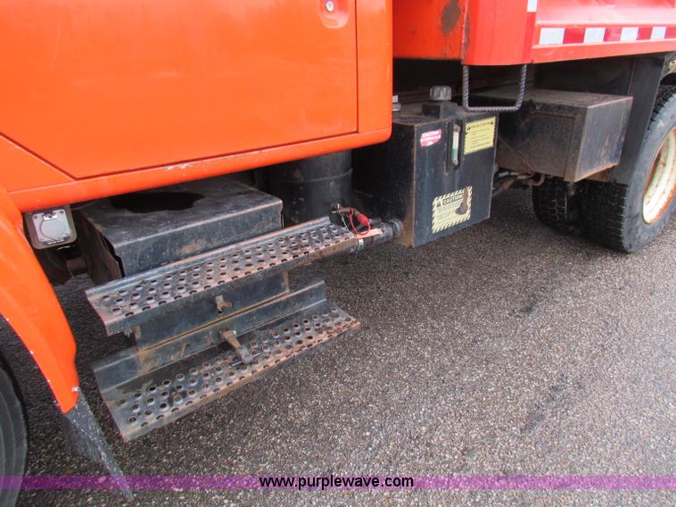 image for item B7126 1997 International 4900 tandem axle dump truck