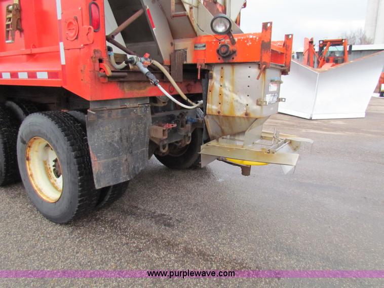 image for item B7126 1997 International 4900 tandem axle dump truck