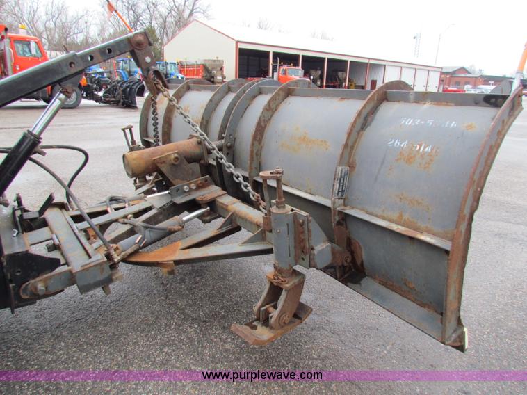 image for item B7126 1997 International 4900 tandem axle dump truck