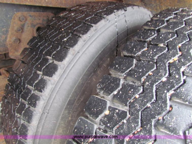 image for item B7126 1997 International 4900 tandem axle dump truck