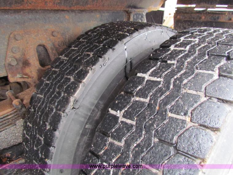 image for item B7126 1997 International 4900 tandem axle dump truck