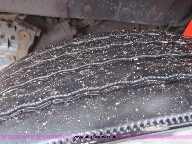 image for item B7126 1997 International 4900 tandem axle dump truck