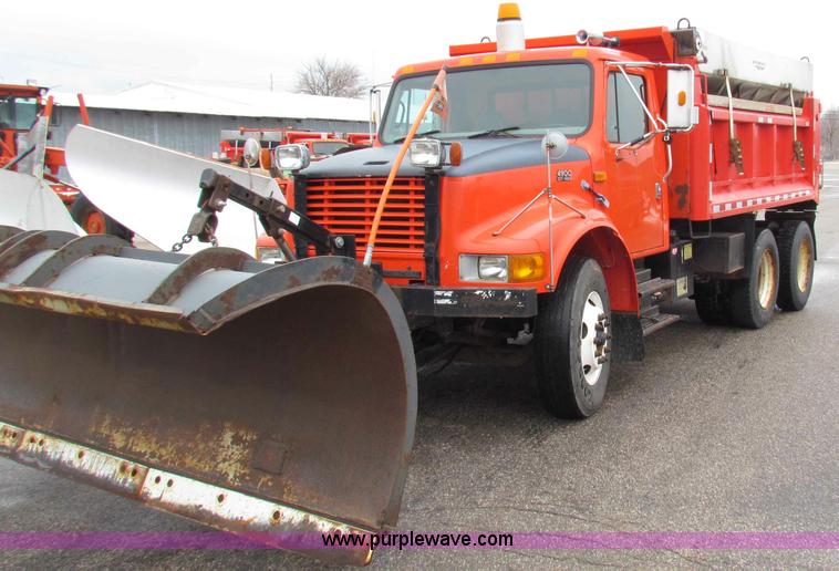 image for item B7126 1997 International 4900 tandem axle dump truck