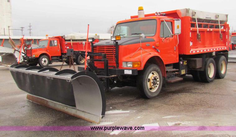 image for item B7127 1999 International 4900 tandem axle dump truck