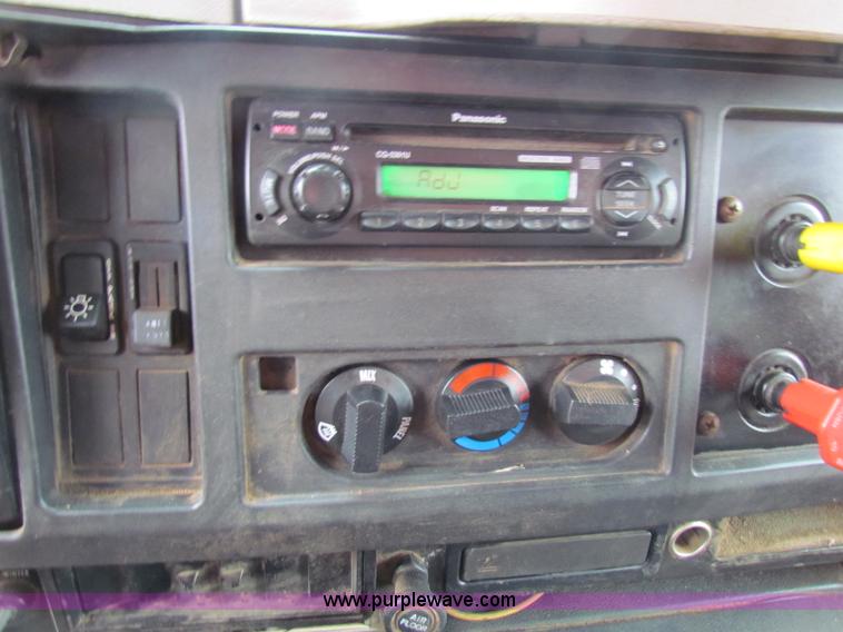 image for item B7127 1999 International 4900 tandem axle dump truck