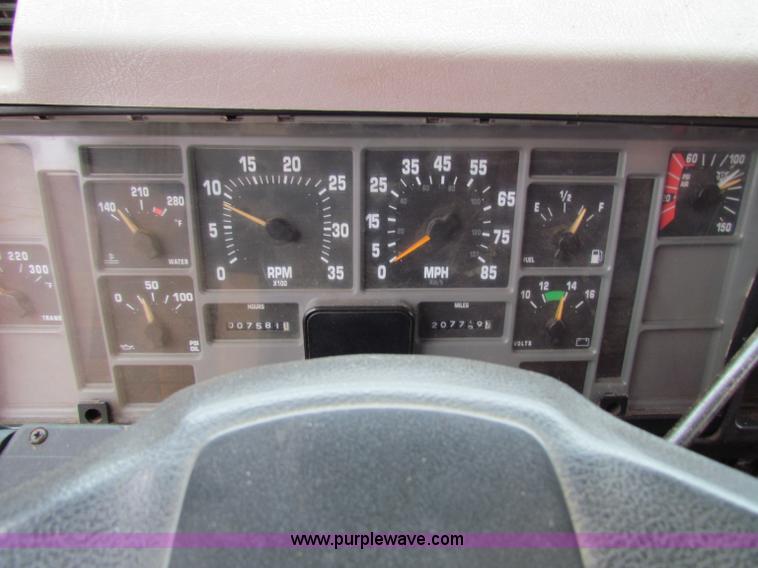 image for item B7127 1999 International 4900 tandem axle dump truck