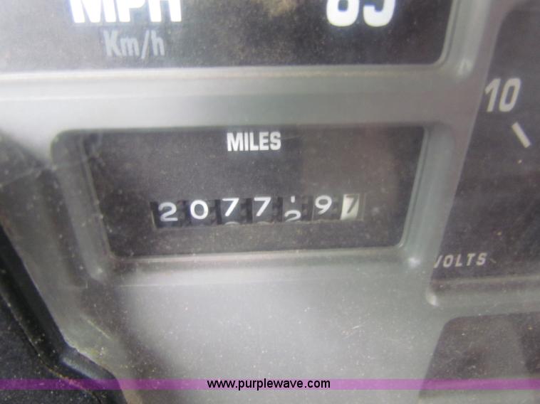 image for item B7127 1999 International 4900 tandem axle dump truck