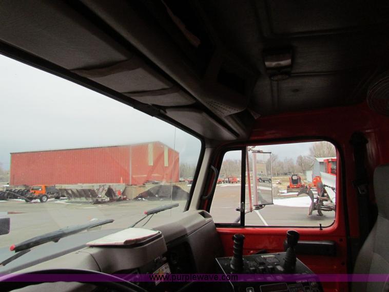 image for item B7127 1999 International 4900 tandem axle dump truck