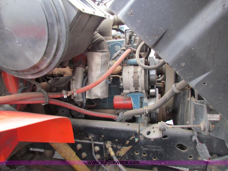 image for item B7127 1999 International 4900 tandem axle dump truck