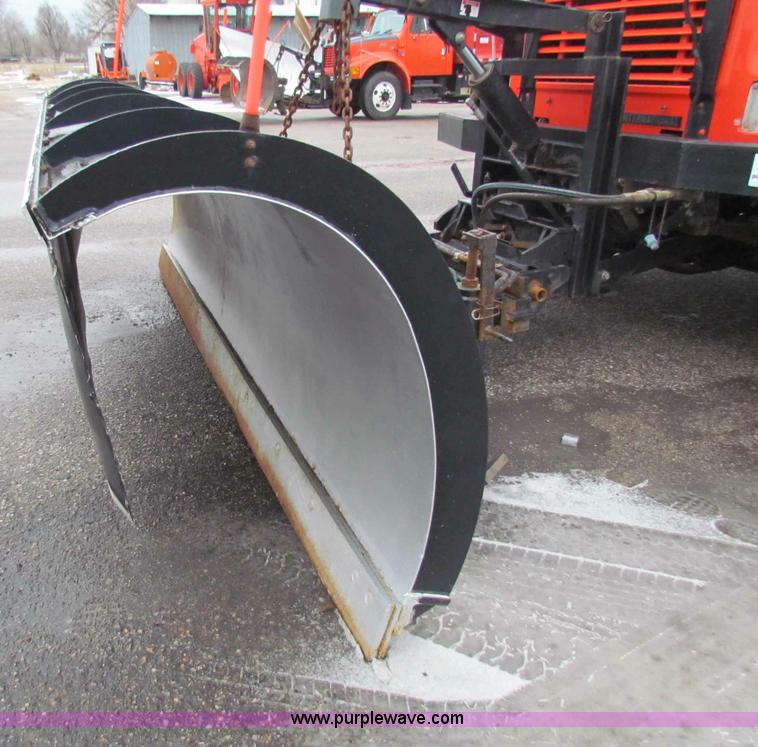 image for item B7127 1999 International 4900 tandem axle dump truck