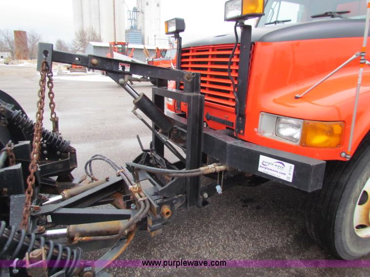 image for item B7127 1999 International 4900 tandem axle dump truck
