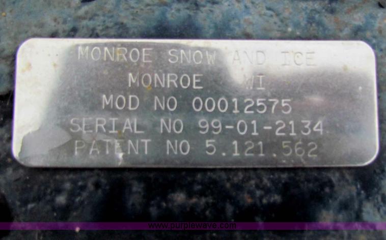 image for item B7127 1999 International 4900 tandem axle dump truck