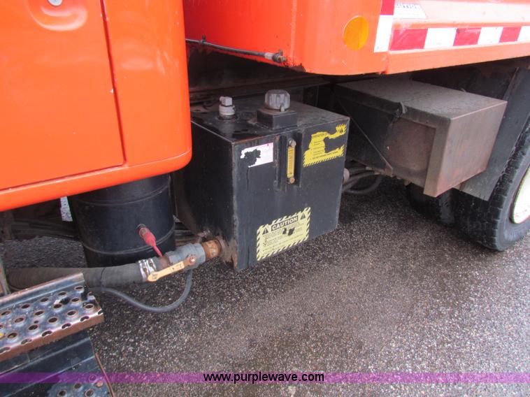 image for item B7127 1999 International 4900 tandem axle dump truck