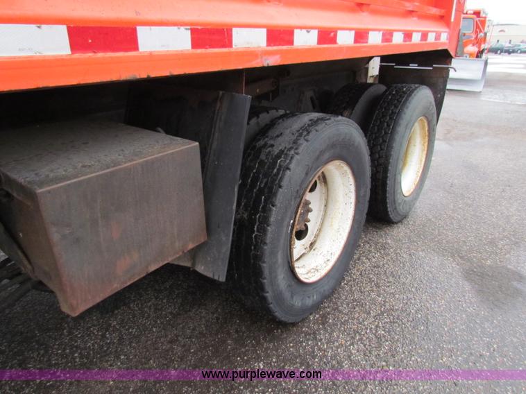 image for item B7127 1999 International 4900 tandem axle dump truck