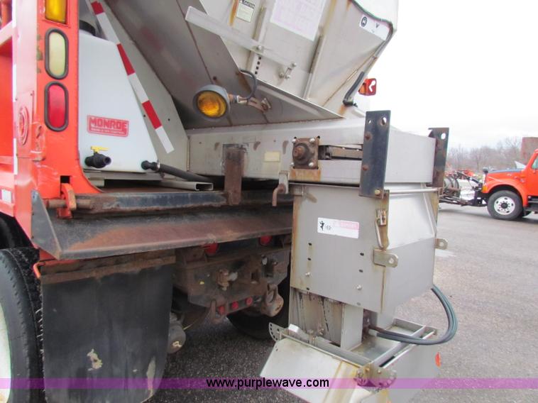 image for item B7127 1999 International 4900 tandem axle dump truck