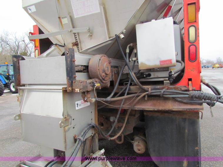 image for item B7127 1999 International 4900 tandem axle dump truck