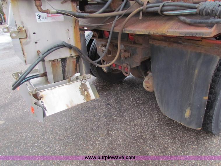 image for item B7127 1999 International 4900 tandem axle dump truck