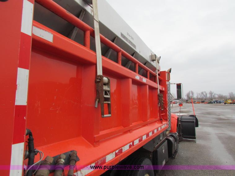image for item B7127 1999 International 4900 tandem axle dump truck
