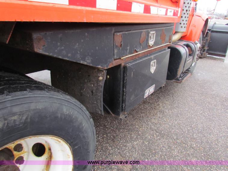 image for item B7127 1999 International 4900 tandem axle dump truck