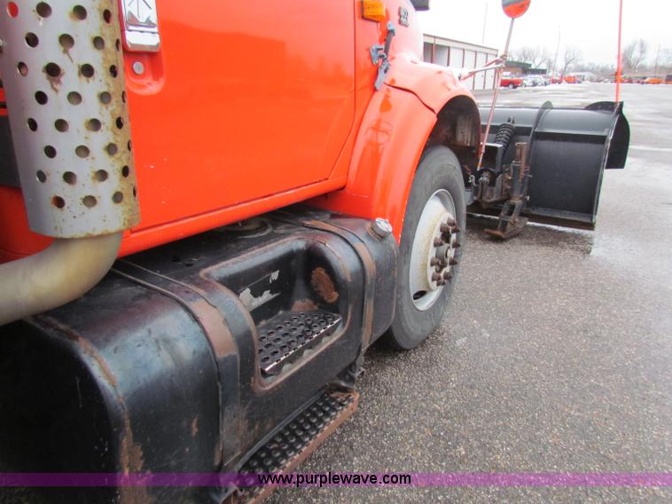 image for item B7127 1999 International 4900 tandem axle dump truck