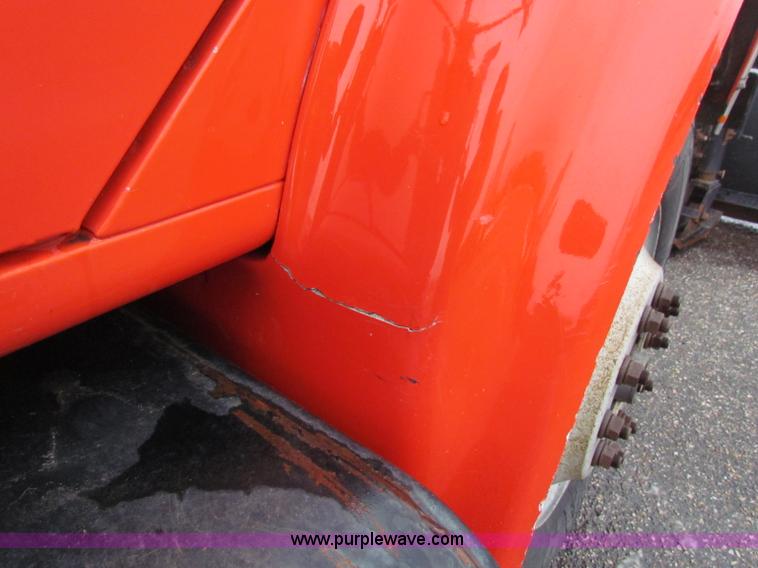 image for item B7127 1999 International 4900 tandem axle dump truck