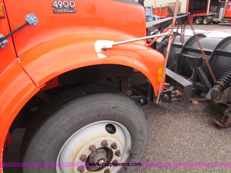 image for item B7127 1999 International 4900 tandem axle dump truck