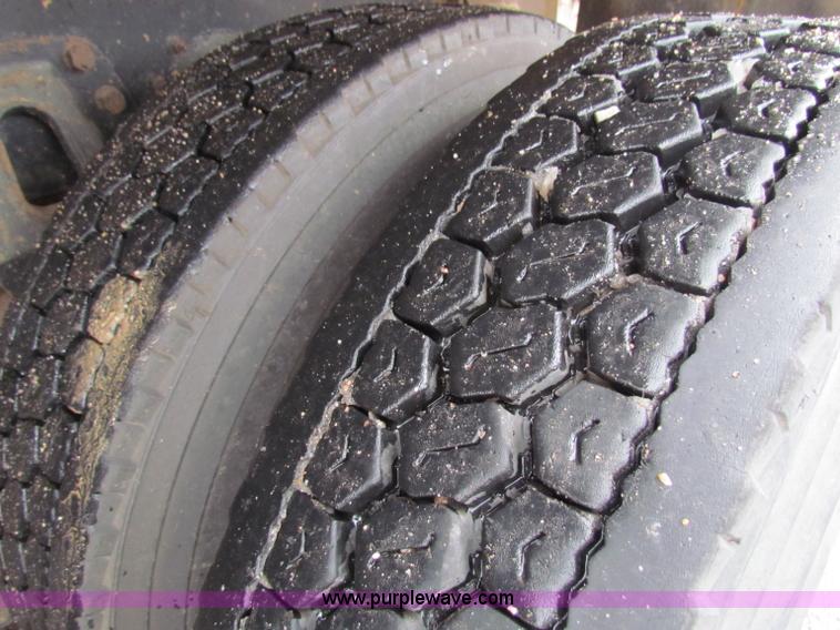 image for item B7127 1999 International 4900 tandem axle dump truck