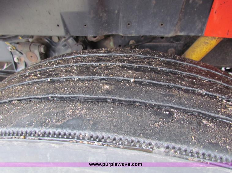 image for item B7127 1999 International 4900 tandem axle dump truck