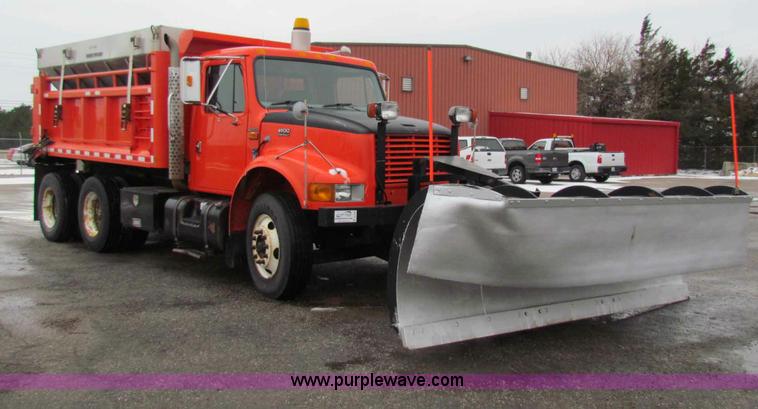 image for item B7128 1999 International 4900 tandem axle dump truck