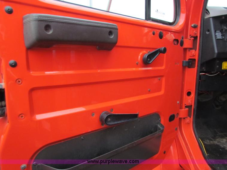 image for item B7128 1999 International 4900 tandem axle dump truck