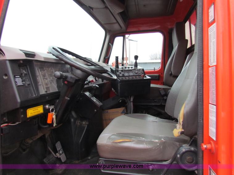 image for item B7128 1999 International 4900 tandem axle dump truck