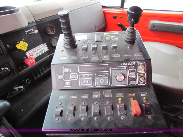 image for item B7128 1999 International 4900 tandem axle dump truck