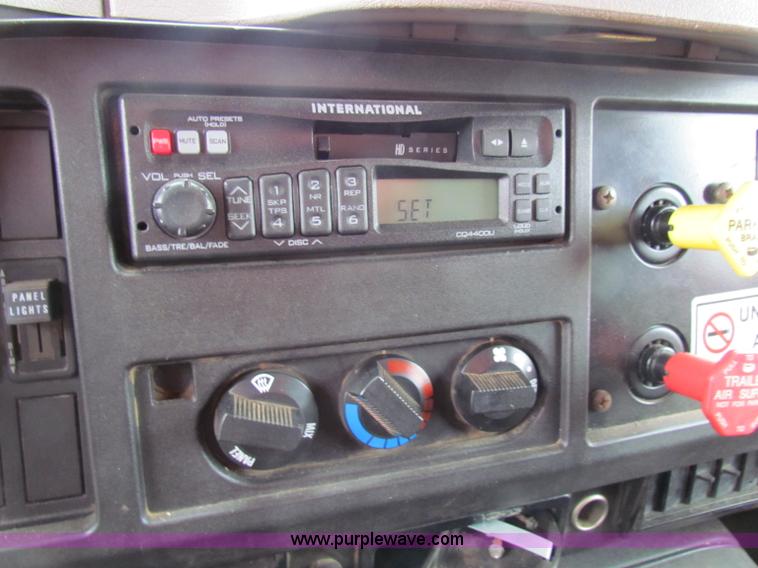 image for item B7128 1999 International 4900 tandem axle dump truck