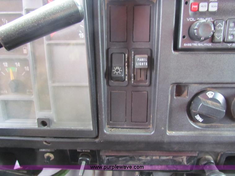 image for item B7128 1999 International 4900 tandem axle dump truck