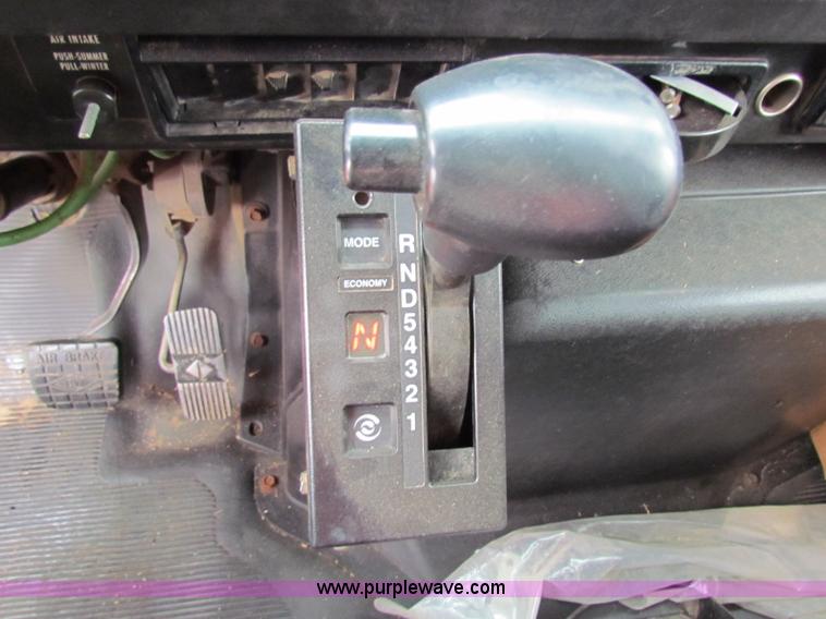 image for item B7128 1999 International 4900 tandem axle dump truck