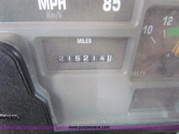 image for item B7128 1999 International 4900 tandem axle dump truck