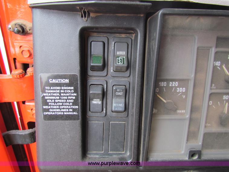 image for item B7128 1999 International 4900 tandem axle dump truck