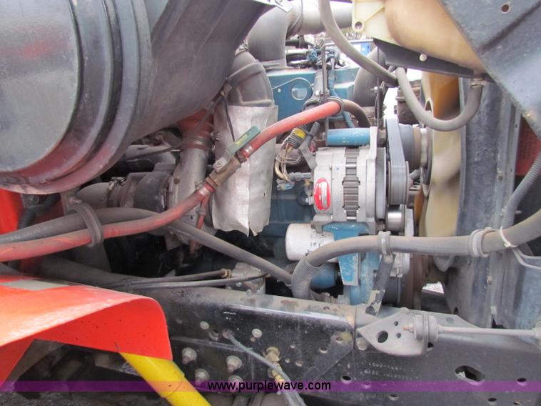 image for item B7128 1999 International 4900 tandem axle dump truck