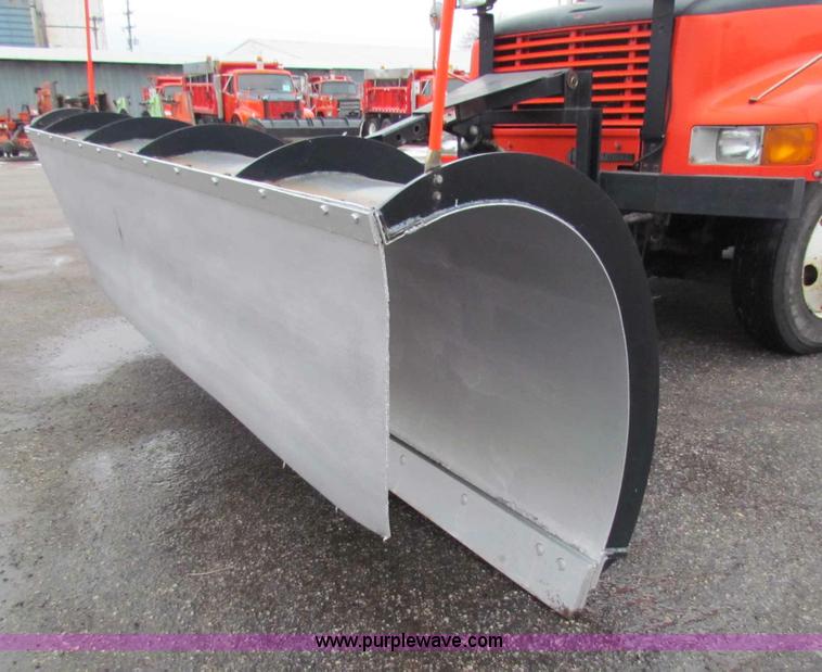 image for item B7128 1999 International 4900 tandem axle dump truck